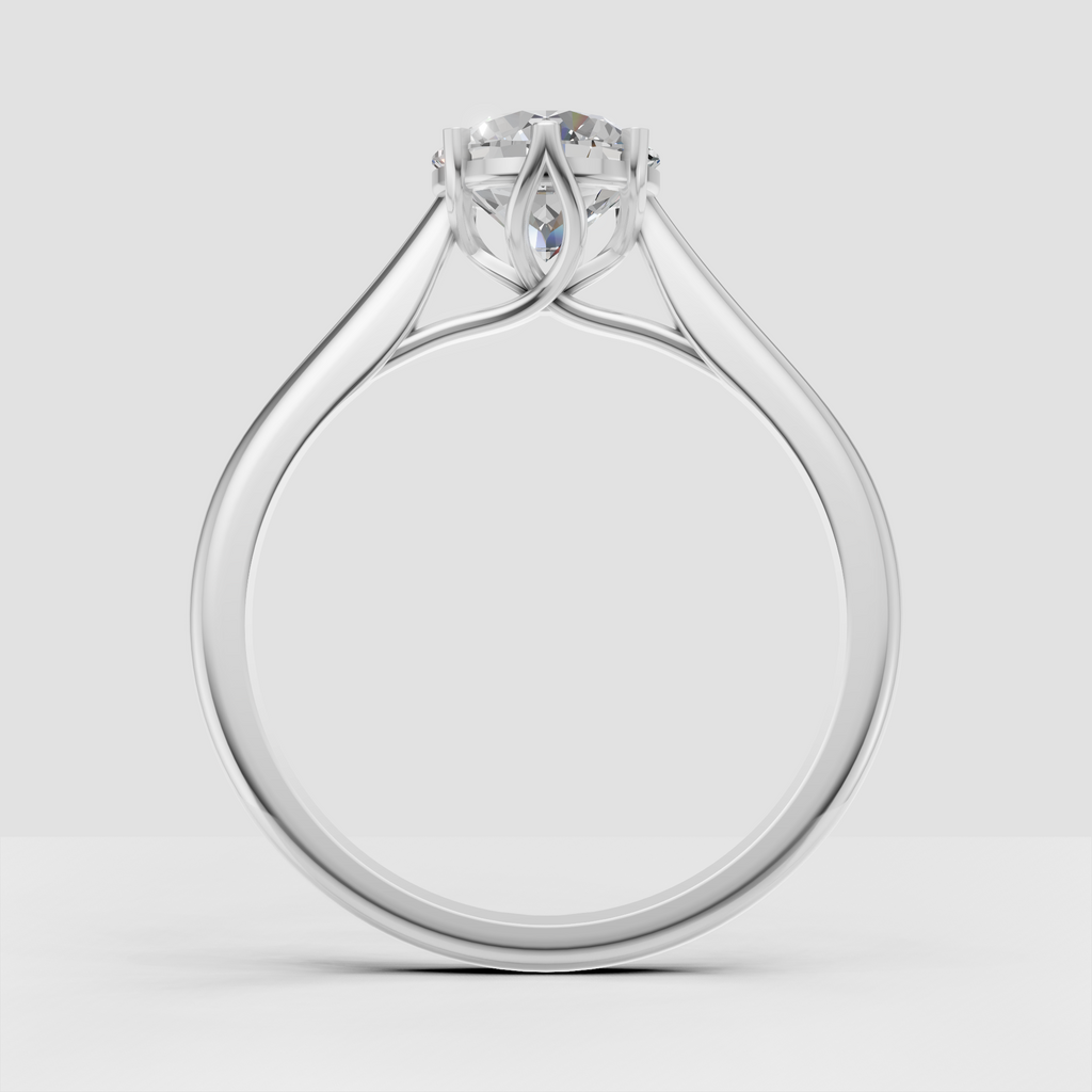 Luxury round cut diamond ring in yellow gold