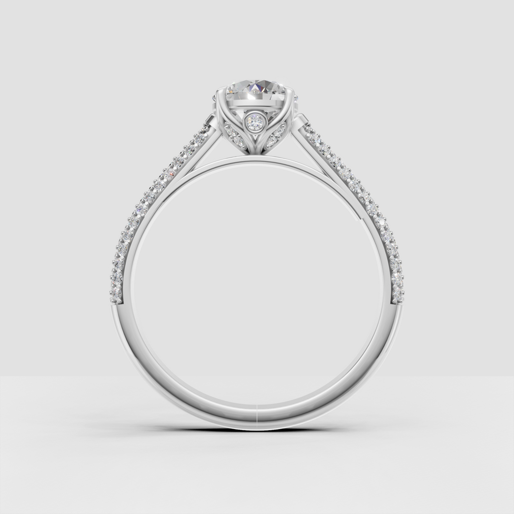 Four-prong round Diamond ring with yellow gold setting