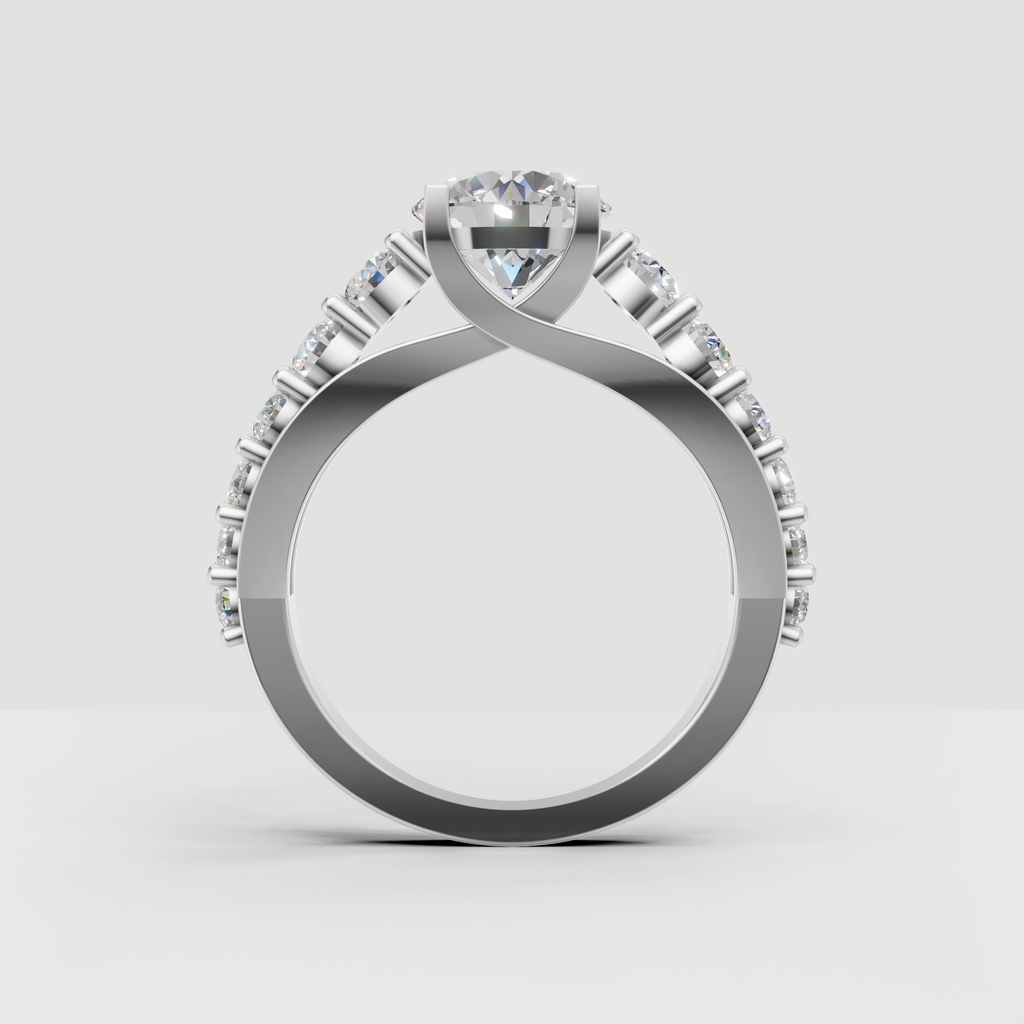 Round center diamond ring with symmetrical pave shoulders