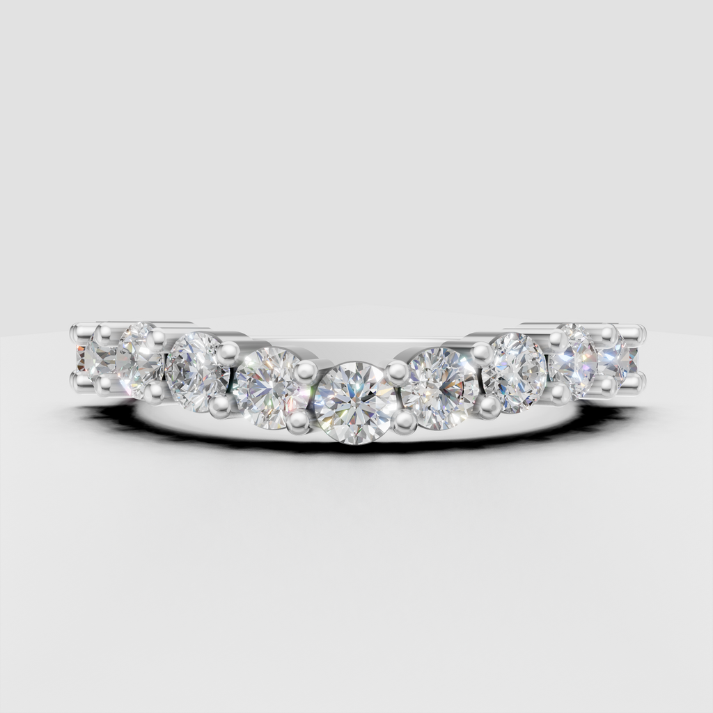 Shared prong round diamond band
