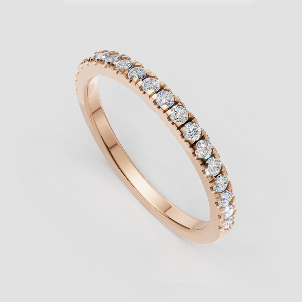 Round brilliant diamond ring with full-circle sparkle