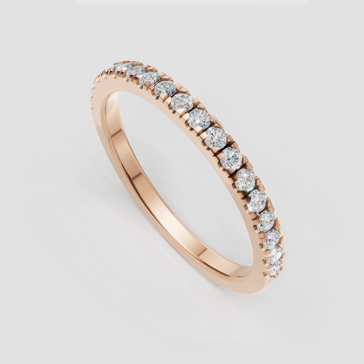 Round brilliant diamond ring with full-circle sparkle