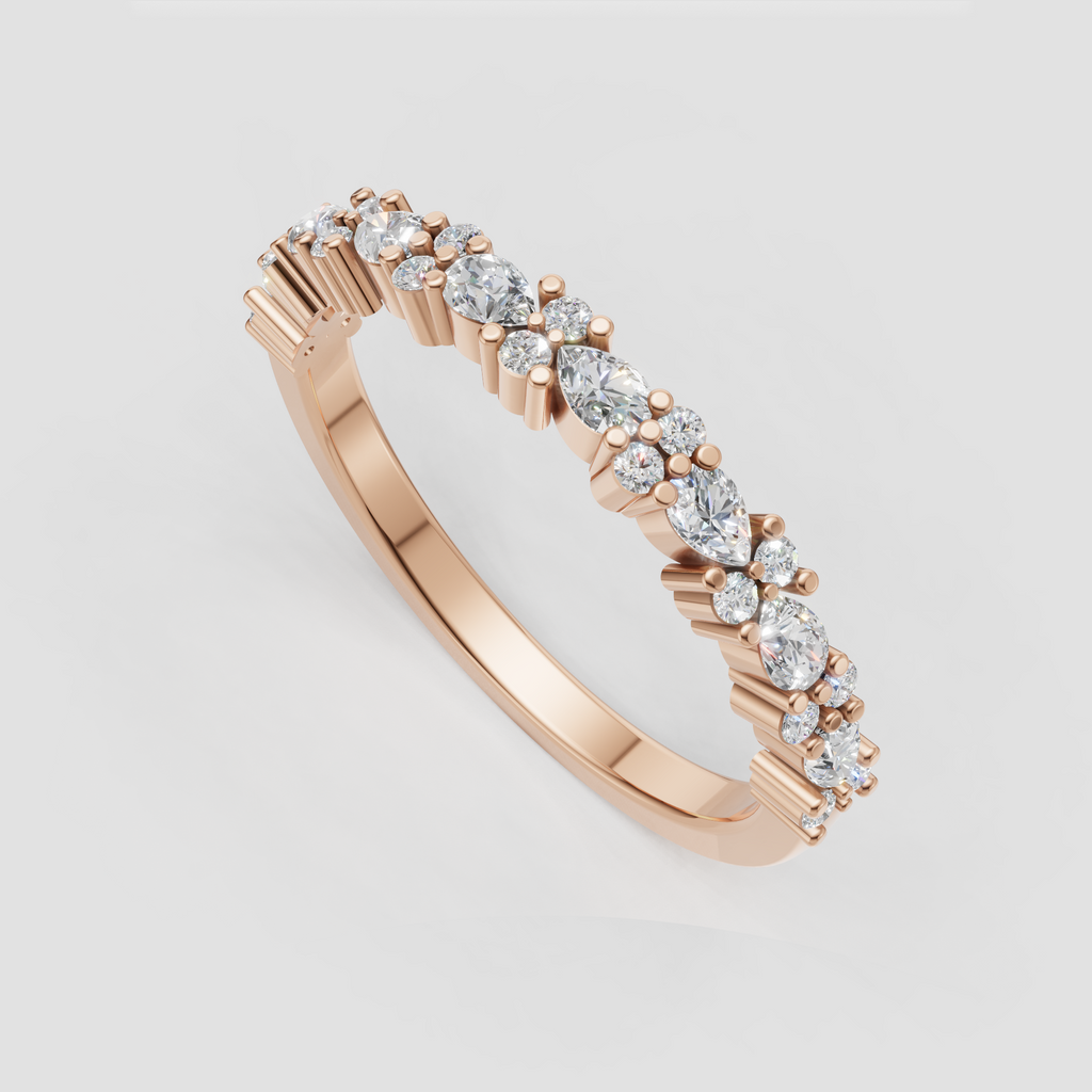 Elegant alternating diamond band in yellow gold