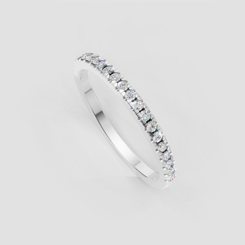 Elegant round brilliant diamond wedding band in polished gold
