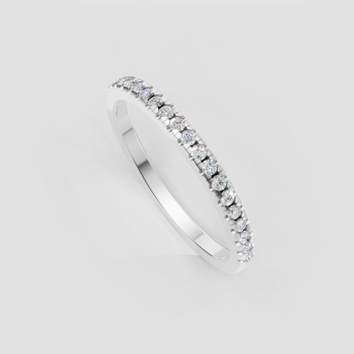 Elegant round brilliant diamond wedding band in polished gold
