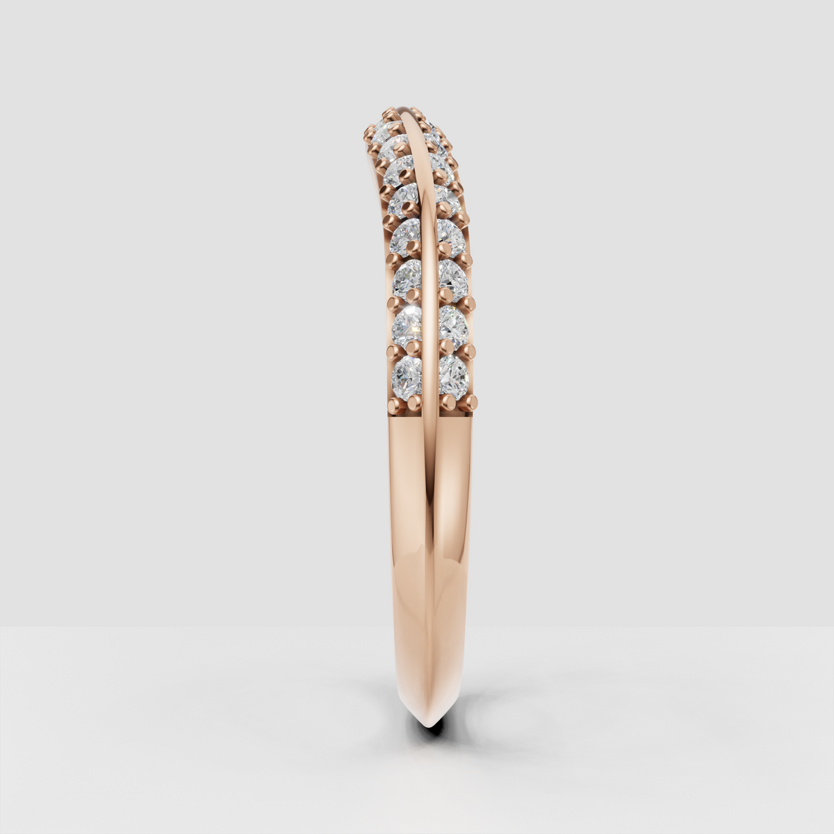 Elegant curved wedding ring with brilliant round diamonds