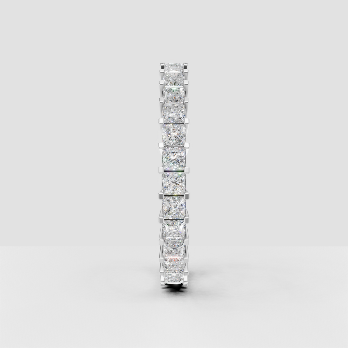 Luxury princess cut diamond wedding ring with prong-set stones